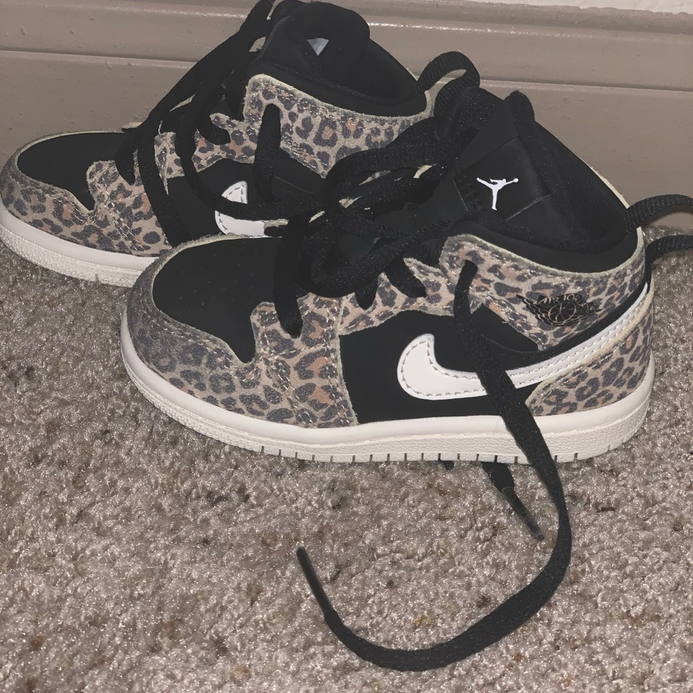 Toddler leopard Jordan 1 Mids